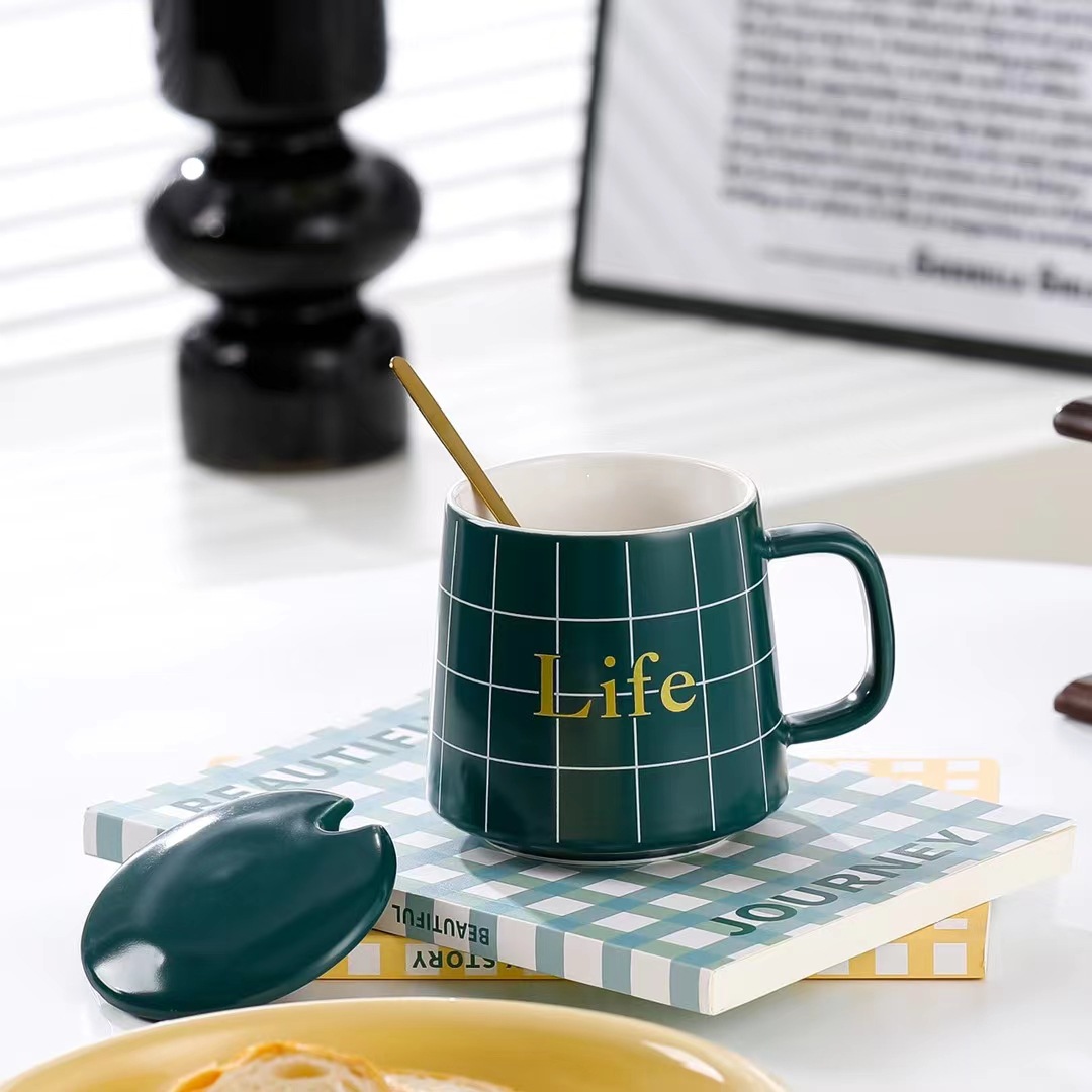 Estilo nórdico personalizado fresco simple Taza de cerámica con tapa cuchara taza de café regalo de la Oficina taza para beber