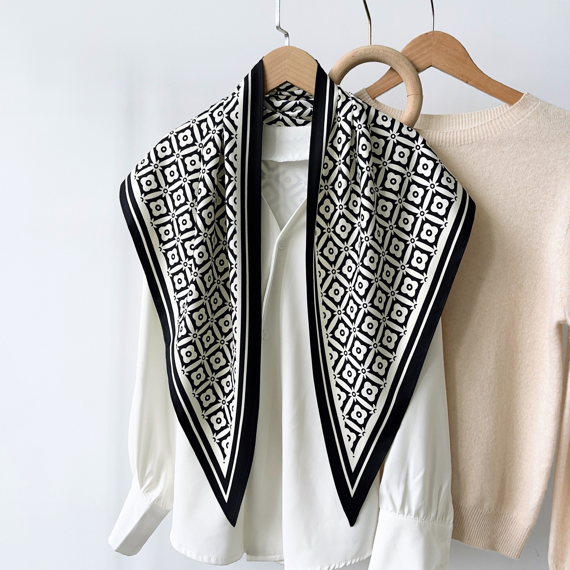 2025 nuevo estilo verano todo-fósforo cintura a juego camisa traje de mezclilla chal seda de sarga toalla triangular de moda fresca