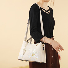 新中式国风刺绣母亲节礼物包包时尚大气妈妈包中年女士斜挎手提包