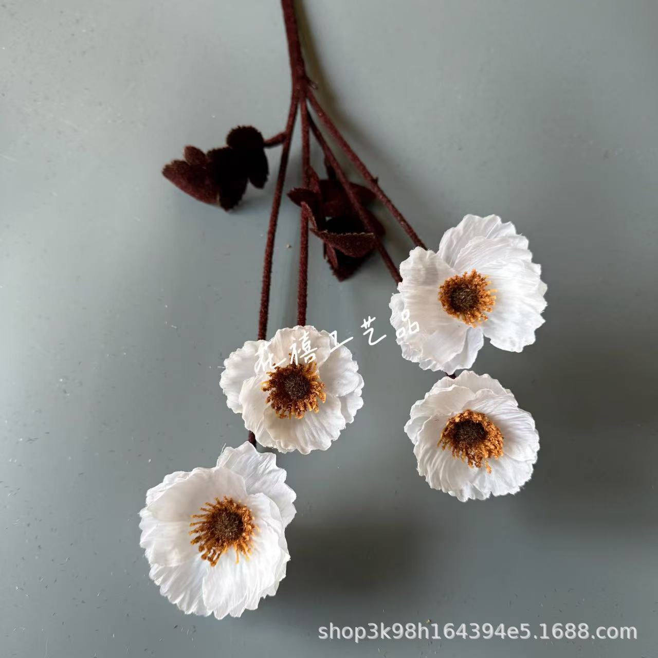 유백색