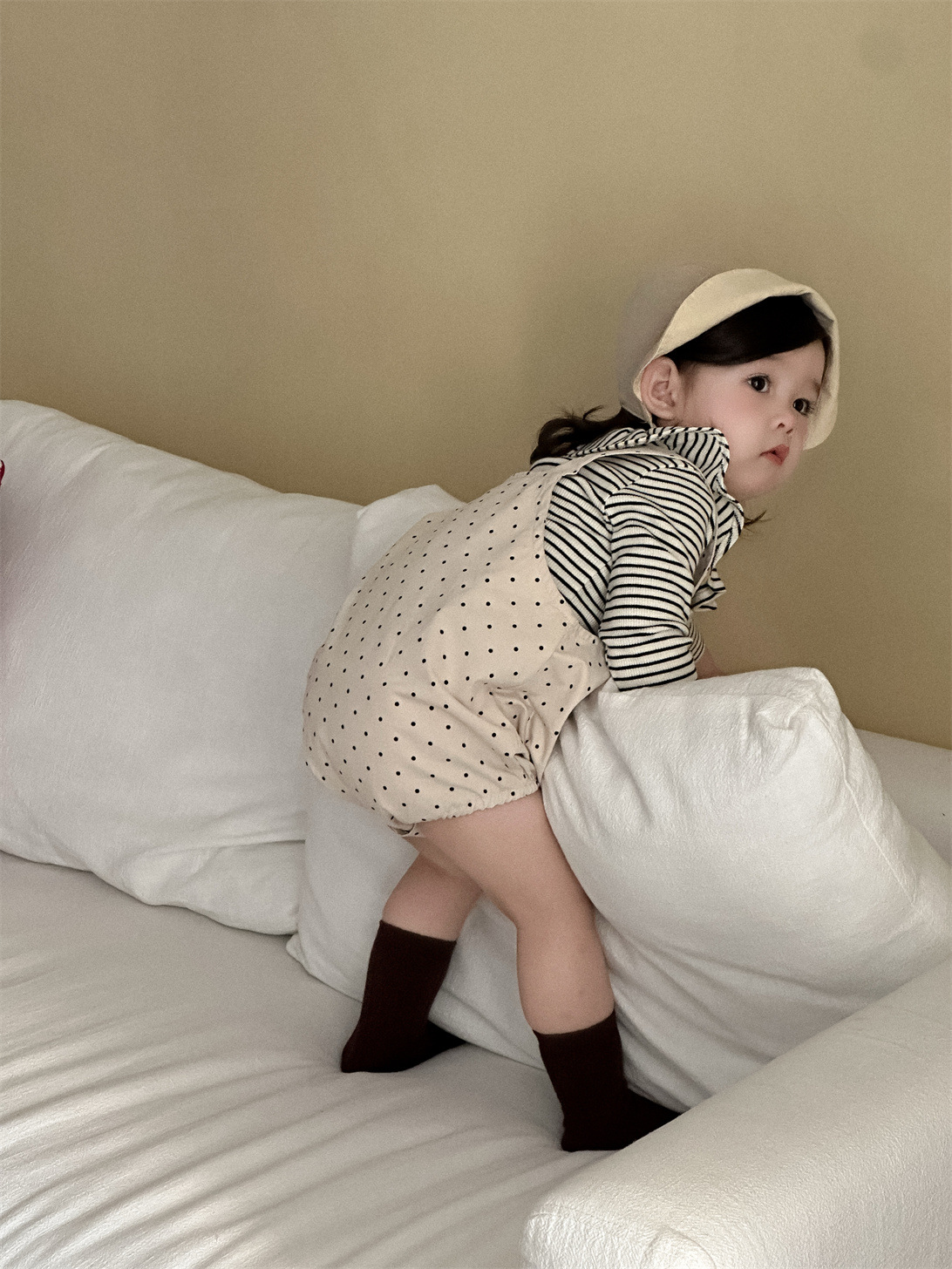 Ropa de otoño para niños, estilo coreano, ropa infantil, nuevo estilo de otoño 2025, conjunto de camisa de muñeca a rayas para niñas con tirantes y pelele