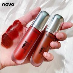 メークnovoクリームアイスクリームのシルクの唇の釉薬の学生の金のつや消しの保湿は持続的にコップの唇の泥をつけません。