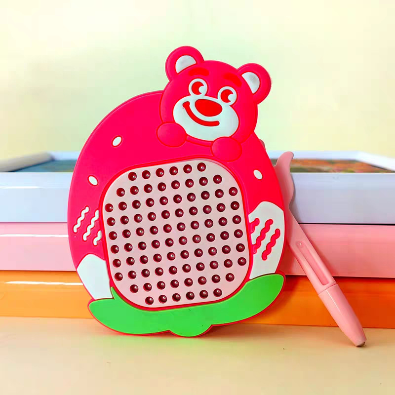Llavero de dibujos animados creativo Tablero de dibujo magnético, laberinto de cuentas para caminar, descompresión, mochila escolar de juguete, puesto colgante, pequeño regalo al por mayor