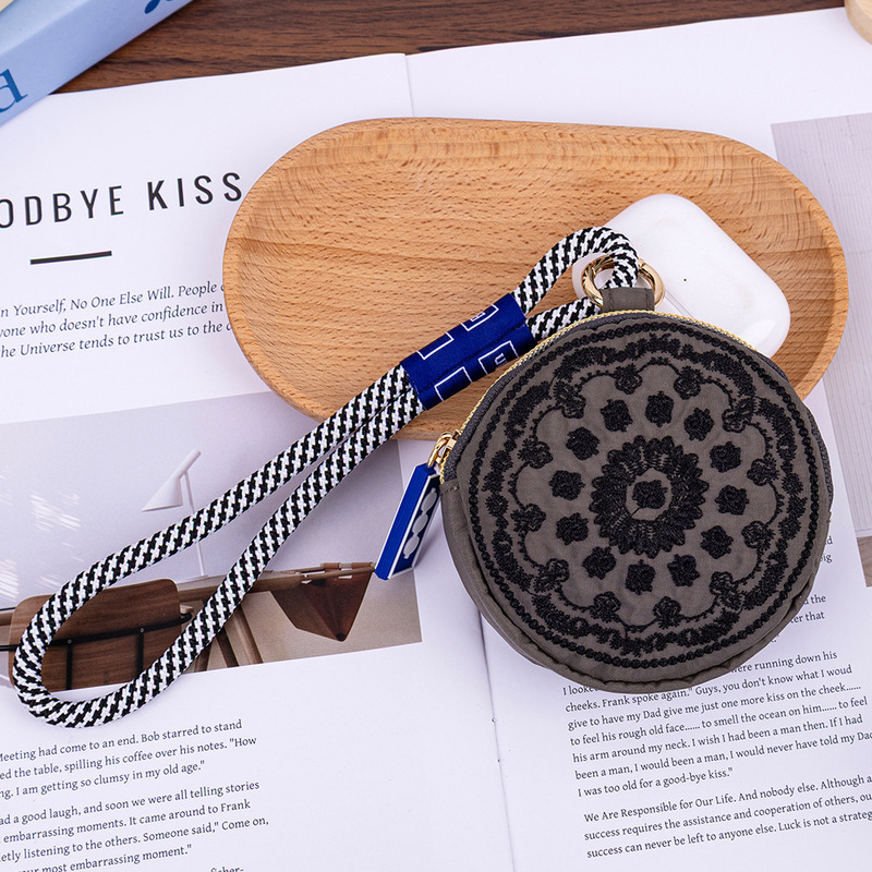 日本のかわいいコインキーホルダーバッグ女性の刺繍ナイロン多用途カジュアルデイリー収納キーヘッドフォンハンドバッグ|undefined