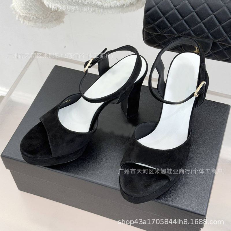 High-End New Model Peep-Toe Waterproof Platform Sheepskin Open-Toe Chunky Heel Sandals with a Single Strap Buckle, Stylish High Heels for Outdoor Wear High-End New Model Peep-Toe Waterproof Platform Sheepskin Open-Toe Chunky Heel Sandals with a Single Strap Buckle, Stylish High Heels for Outdoor Wear