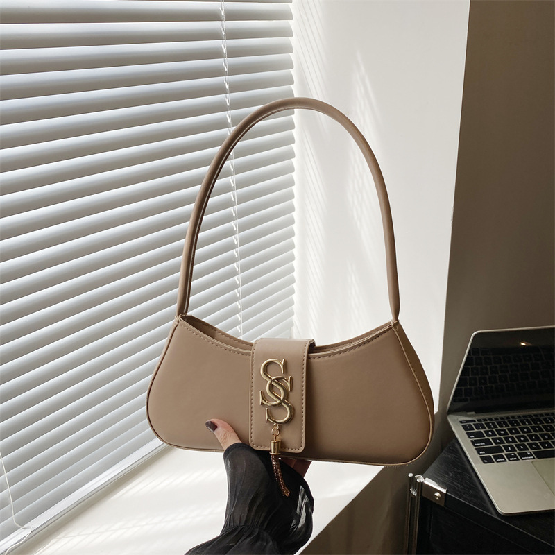 Textura todo-fósforo moda borla bolso de hombro bolso de mujer 2024 otoño e invierno nuevo estilo ligero lujo estilo occidental bolso de axila bolso de moda