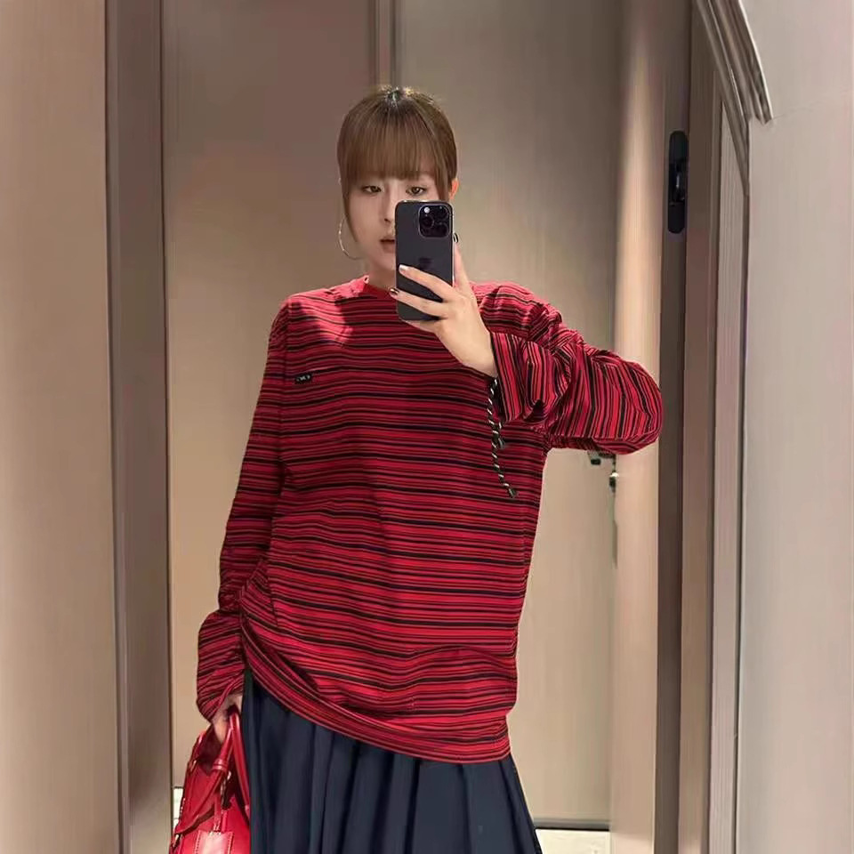 2025 년 이른 봄 새로운 높은 세트 miu 컬러 스트라이프 패치 자수 문자 둥근 목 느슨한 기본 긴 소매 티셔츠 탑