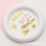 Бренд с буквами из сплава по индивидуальному заказу, полые аксессуары для одежды, фурнитура, вывеска ручной работы, гальваническое покрытие, износостойкие, изысканные и высококачественные.