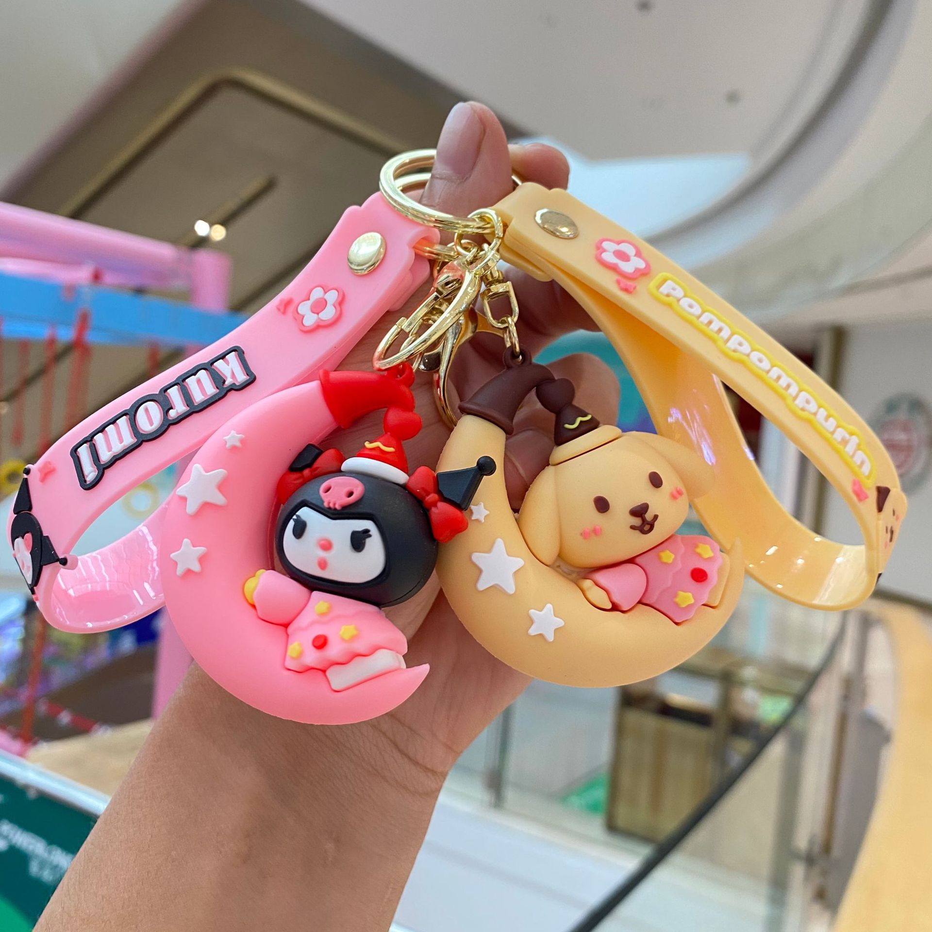 Sanrio sentada luna llavero melodía coolomi muñeca coche bolsa colgante muñeca máquina regalo al por mayor