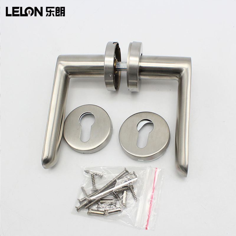 Manija de puerta interior simple al por mayor de fábrica, manija de fundición de precisión de imitación de acero inoxidable 304, manija de puerta dividida universal