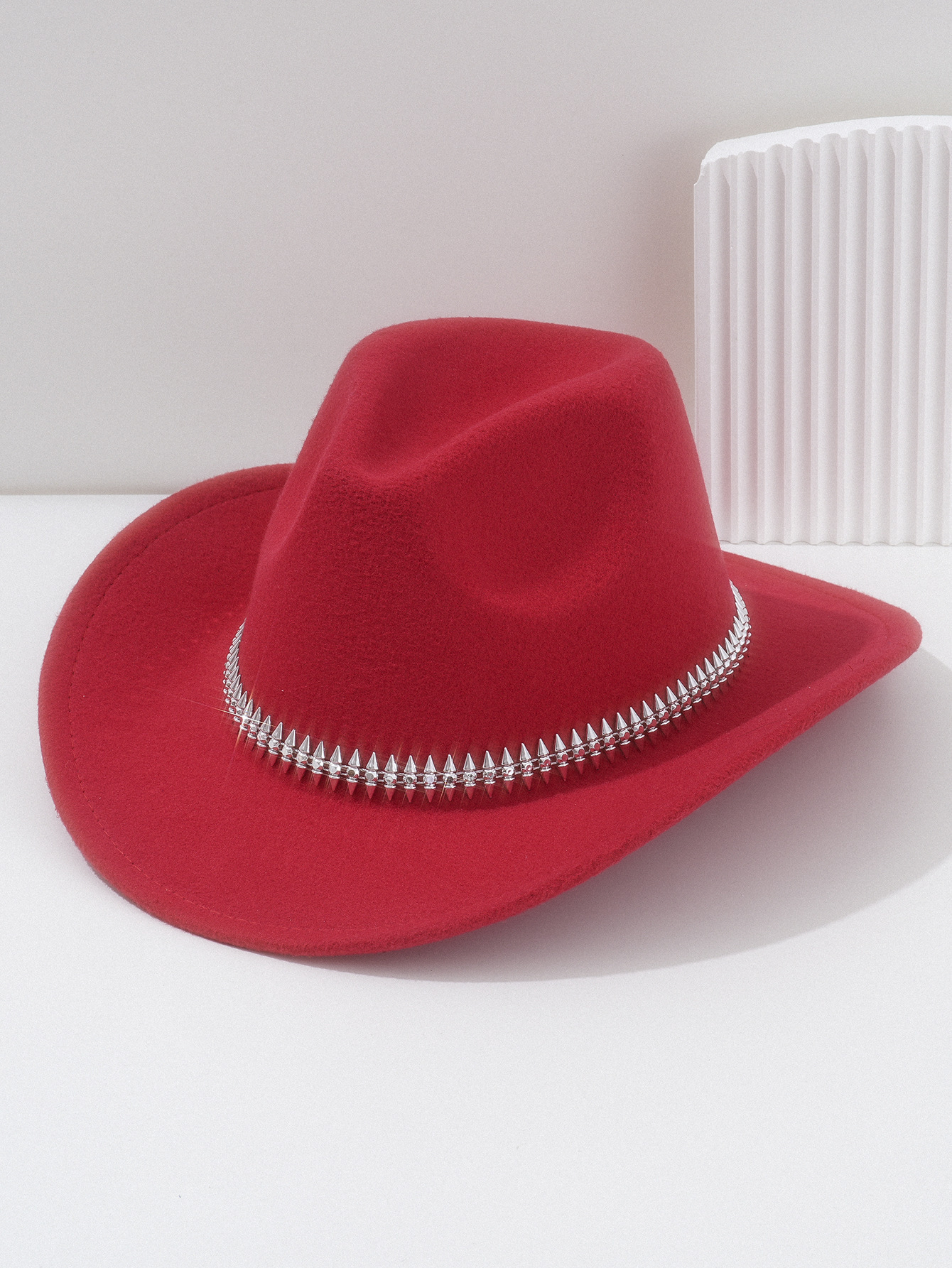 Cappello da cowboy bianco in feltro per donna con borchie spina_voghion.com