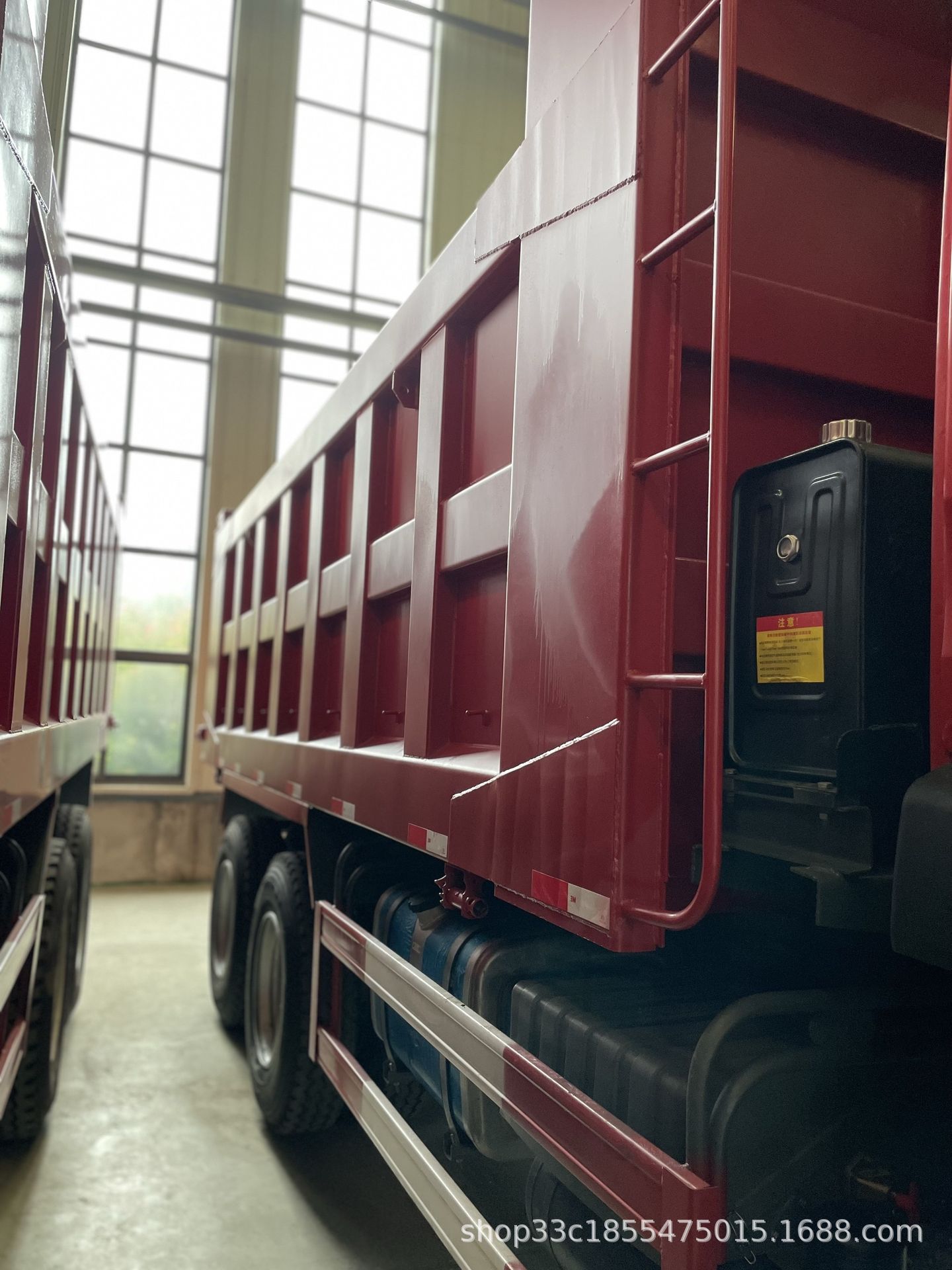 Export Howotx Eight-Wheel Dump Truck with Euro 2 Emissions for Heavy-Duty Engineering, Direct Supply from the Factory