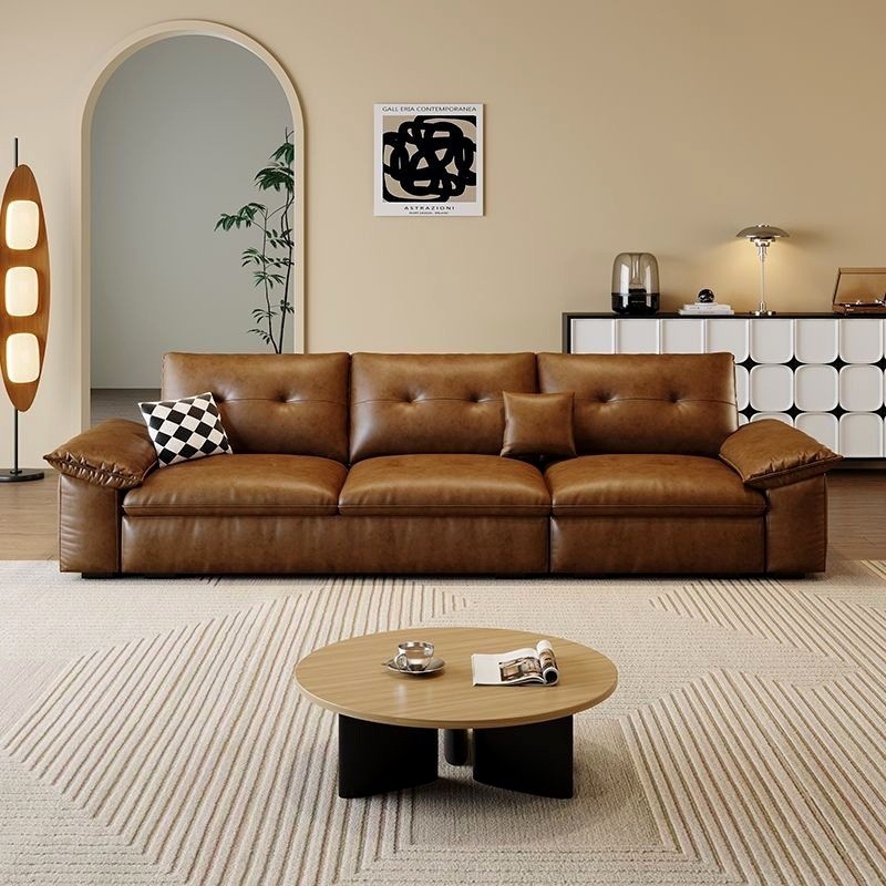 Sofá de cuero de cera retro americano para la sala de estar 2024 nuevo sofá de cuero de tres personas estilo medieval en línea pequeña casa