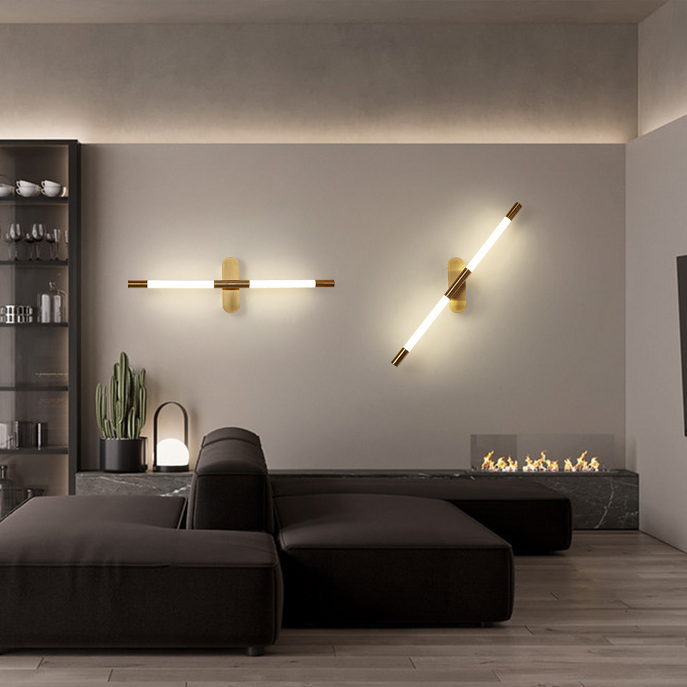 Lámpara de pared moderna larga lámpara de pared de sala de estar simple nórdica lujosa lámpara de pared de cobre cabecera de cama de hotel muy ligera