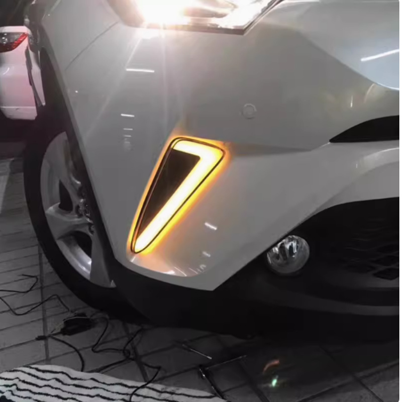 Aplicable a 15 - 20 Toyota CHR Yize lámpara diurna no destructiva luz de flujo de dirección lámpara de niebla