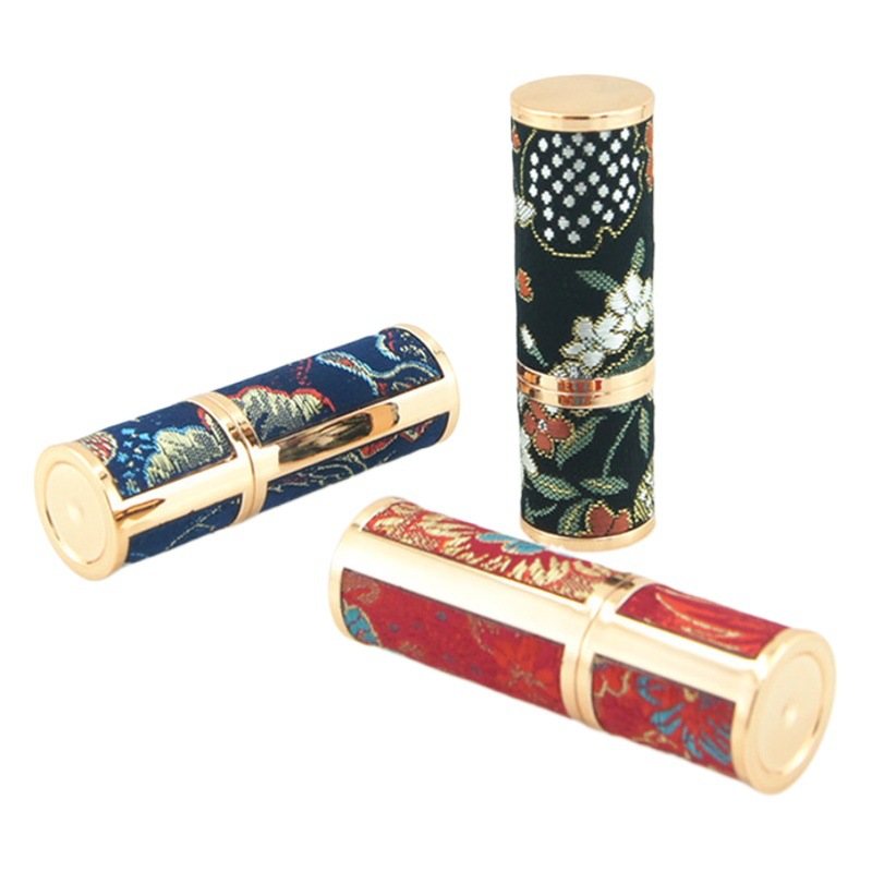 En stock al por mayor estilo chino satén lápiz labial tubo bálsamo labial tubo vacío tubo de esmalte de labios tubo de maquillaje logotipo imprimible