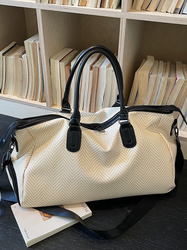 Capacious shoulder bag
