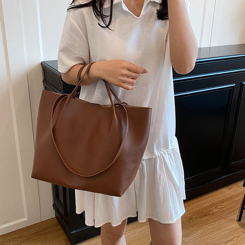 Korean women's large tote bag for 2025 summer trend, large capacity, shoulder bag, simple and retro casual soft PU tote bag