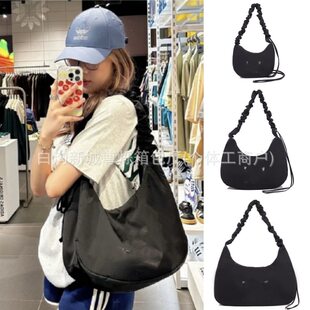 Shoulder bag, fashionable universal capacious one-shoulder bag to go out