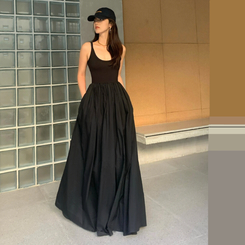 2025 Korean Style Simple Black Dress for Women, Niche Design Camisole Sleeveless Long Dress for Petite Women in Summer 2025 Korean Style Simple Black Dress for Women, Niche Design Camisole Sleeveless Long Dress for Petite Women in Summer