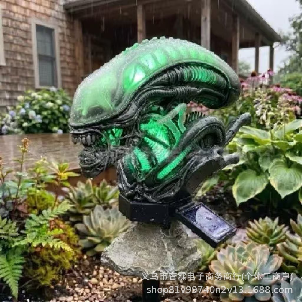 2026 nave espacial transfronteriza explosiva placa solar de resina de orangutan extraña fábrica de lámparas de jardín al por mayor patio al aire libre
