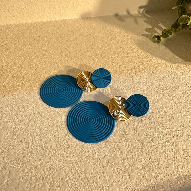 Party Occasion Zinc alloy Material 1 Pair Artistic Round Solid Color Spray Paint Alloy Metal Women'S Drop Earrings Earrings