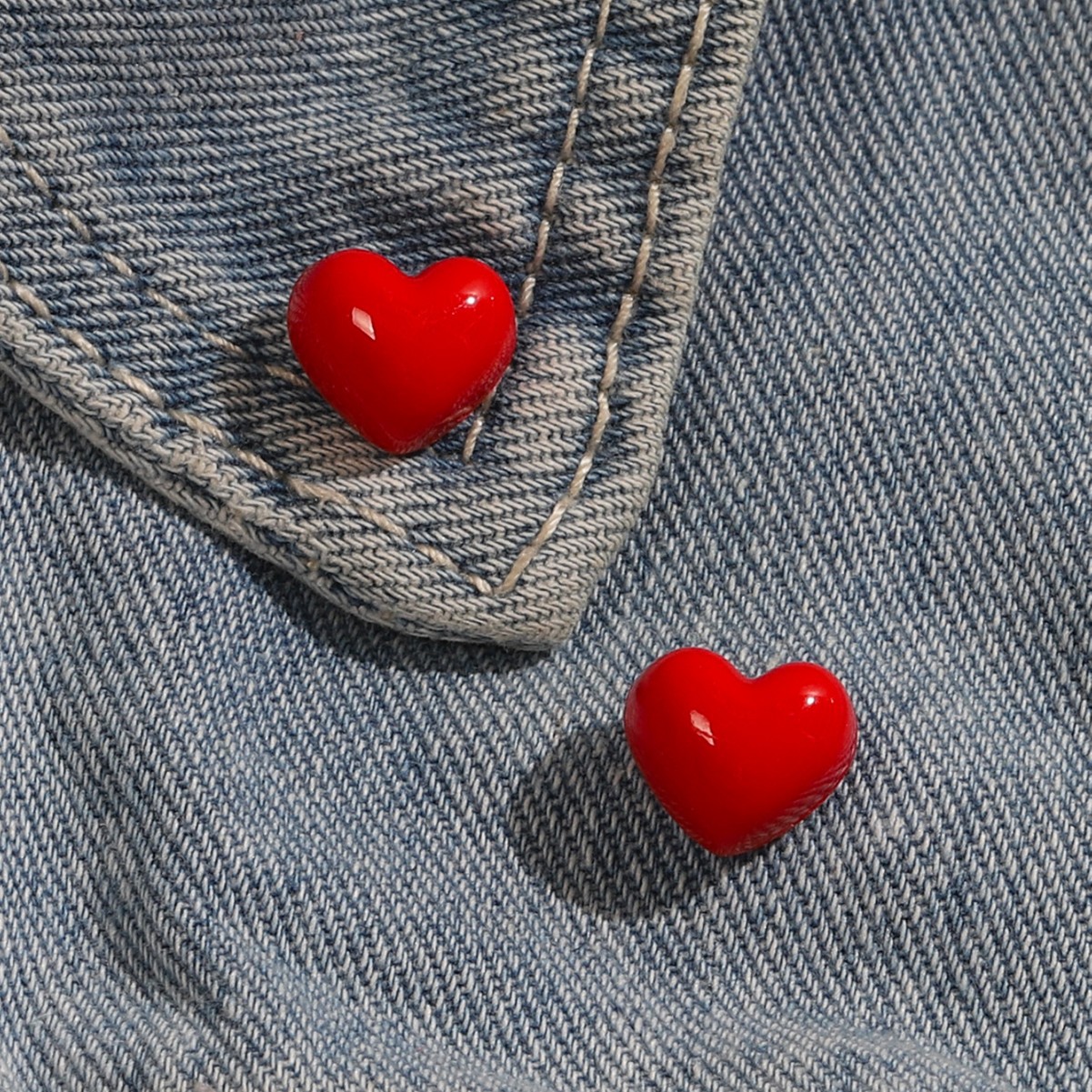 Heart-shaped Brooch Red Geometric Badge Stylish Women's Accessory_voghion.com