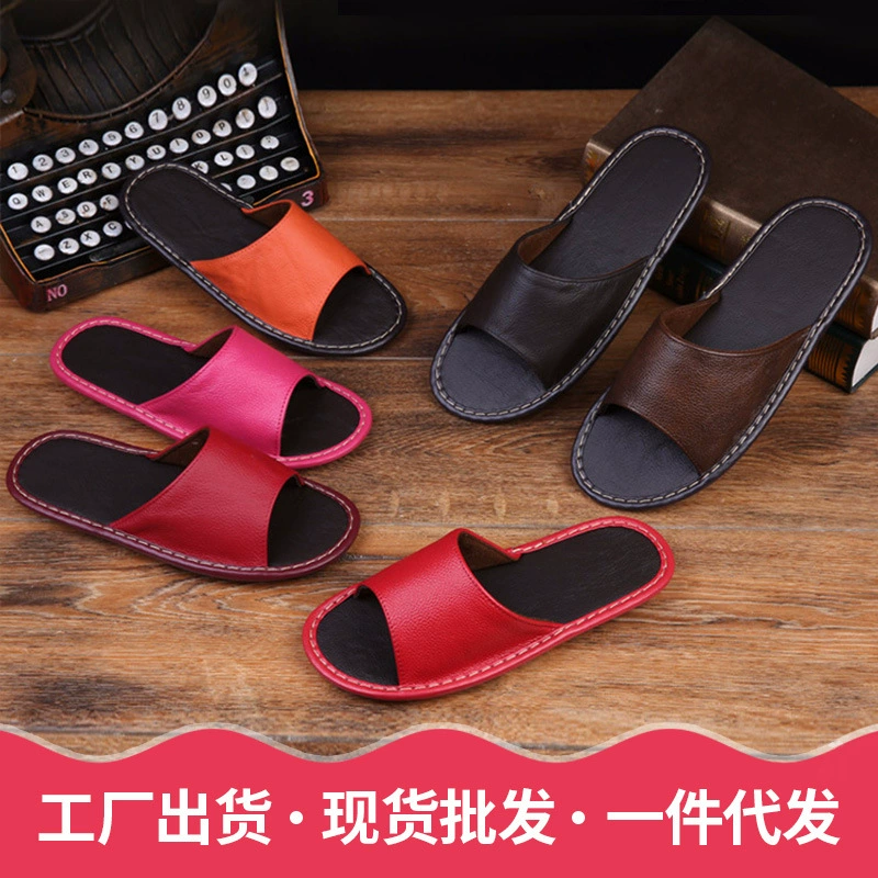 Индивидуальное производство летних мужских домашних тапочек для пар, нескользящих тапочек из воловьей кожи, женских мягких сандалий и тапочек от производителей оптом.