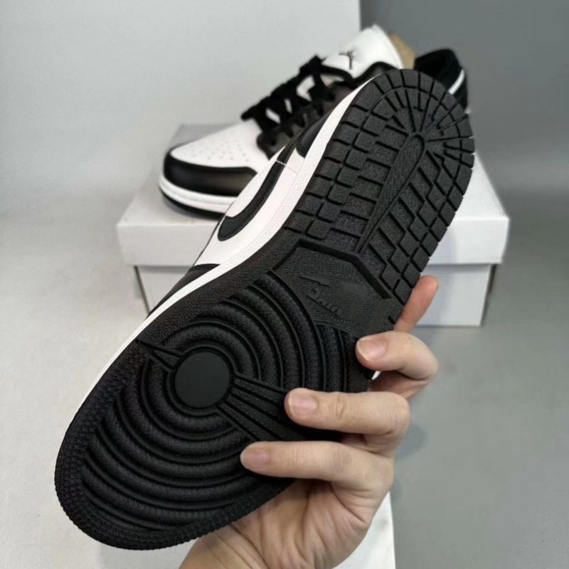 莆田靴 aj1 ハイバージョンロートップカジュアルスポーツシューズメンズスニーカー男性と女性の黒と白のジョー 1 インバーカブバスケットボールシューズ|undefined