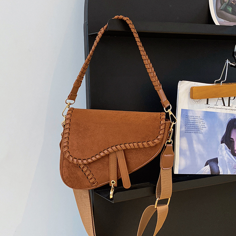 Styles de sacs à main chauds sur Facebook Sacs pour femmes 2024 automne nouvelle tendance de la mode sac de selle portable version coréenne simple givré épaule unique crossbod_voghion.com