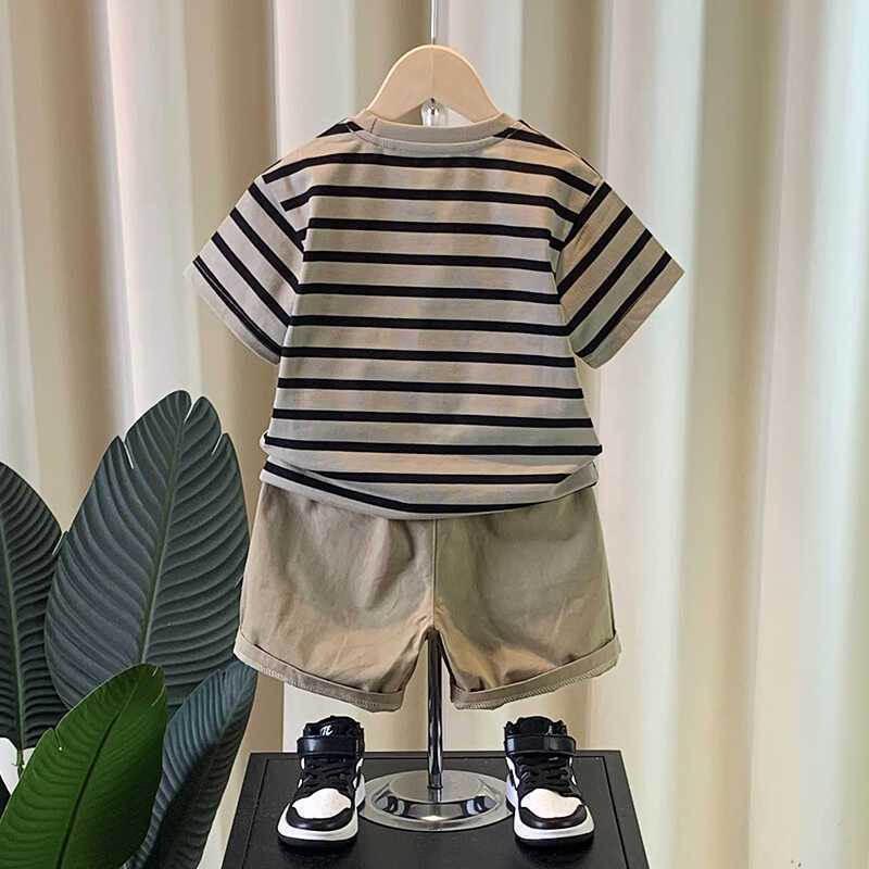 男の子サマースーツ夏半袖ショーツ新しい子供ストリートストライプハンサムベビー小中型子供ツーピースセット|undefined