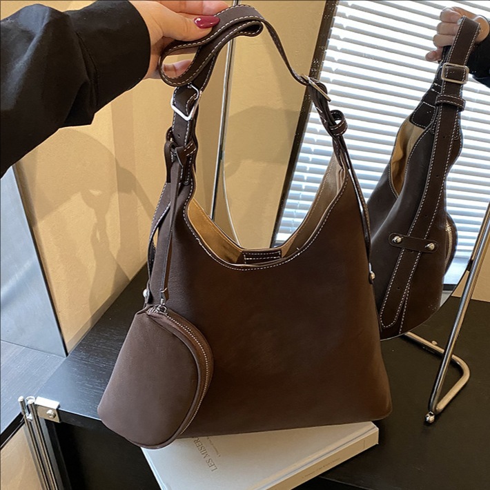 Bolso relajado coreano de cuero suave retrógrado para mujeres bolso de cubo de gran capacidad 2025 nuevo hombro bajo la braza bolso mochila