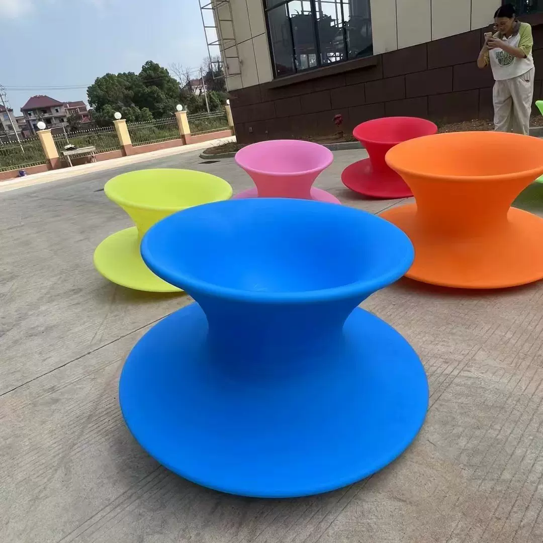 游乐成人冰上不倒翁陀螺旋转360度滚塑材质适用各种场合设备