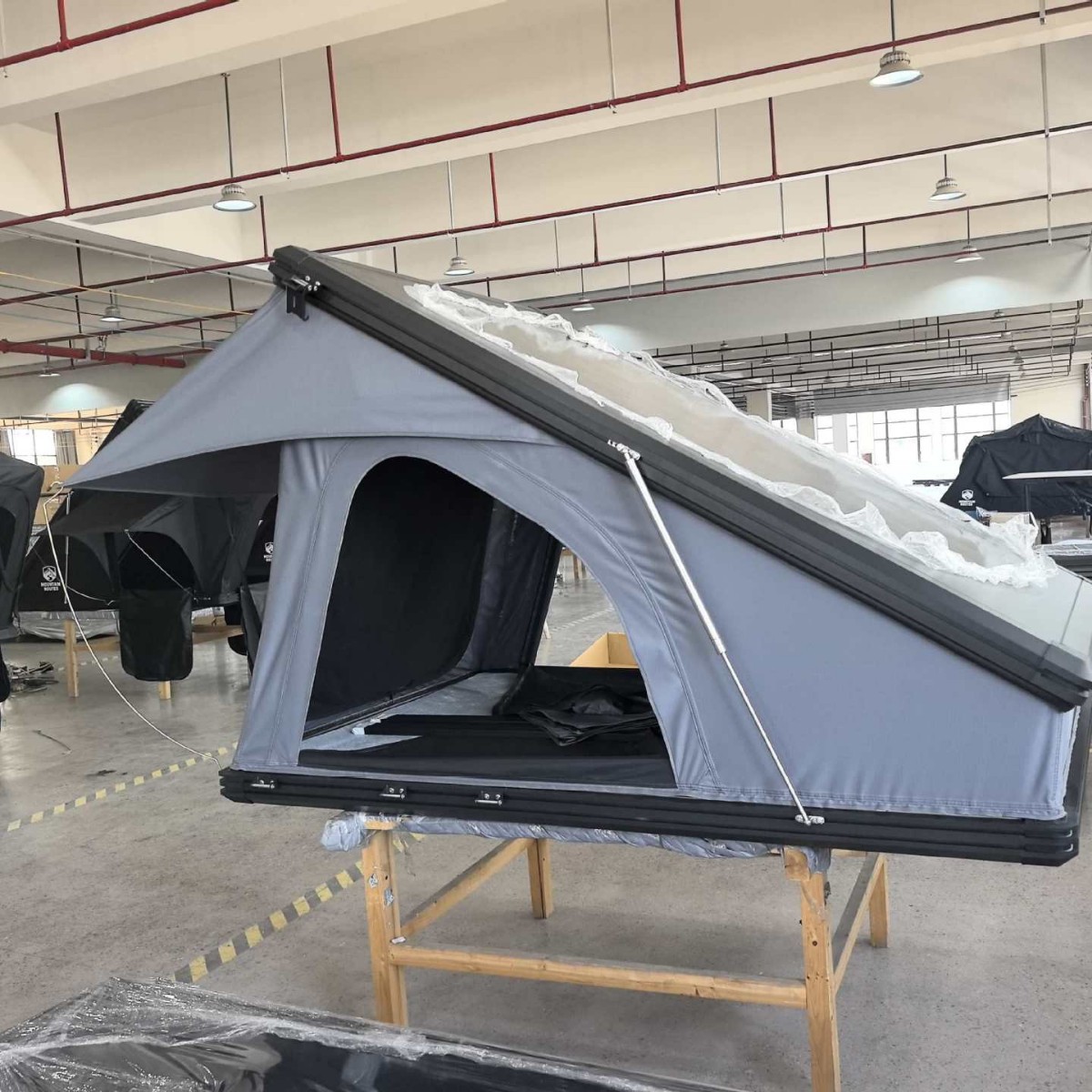 Personalizado cojín alto de aleación de aluminio triángulo techo carpa de elevación automática plegable techo duro carpa de coche al aire libre