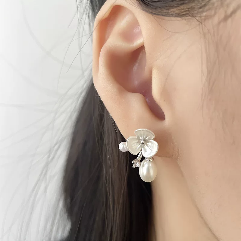 Белые ретро-elegant серьги из жемчуга, цветы, французский ретро стиль