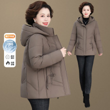 2024奶奶冬装新款羽绒服短款宽松加厚保暖鸭绒冬季妈妈中老年外套