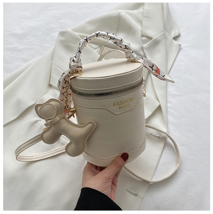 Ins Frauen 2024 neue zylindrische Schal Handtasche Trend Nischenstruktur Western Stil einzelne Schulter Umhängetasche_voghion.com