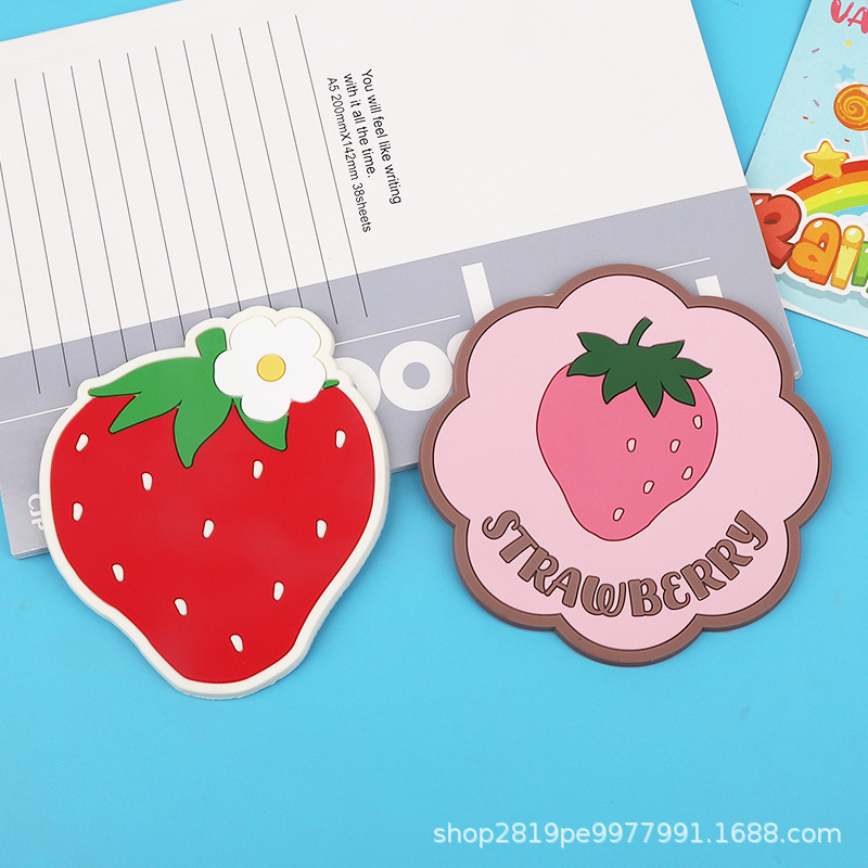 跨境专供 新款 PVC 草莓餐垫 可爱卡通儿童防滑防烫垫 隔热杯垫