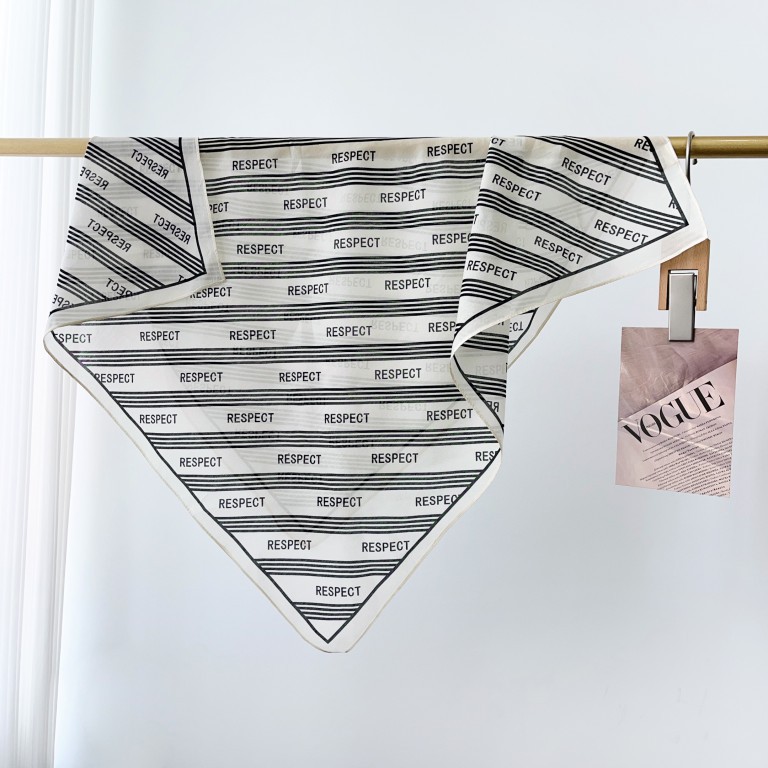 Bufanda cuadrada pequeña con sentido de la atmósfera coreana de "seda", blanco y negro, temperamento de alta gama, bufanda de seda decorativa simple y de moda, bufanda de mujer