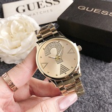 �n��W����H�ֱ�һ������ʯӢ�б����eƤ��Ů��䓎����s���Ա�