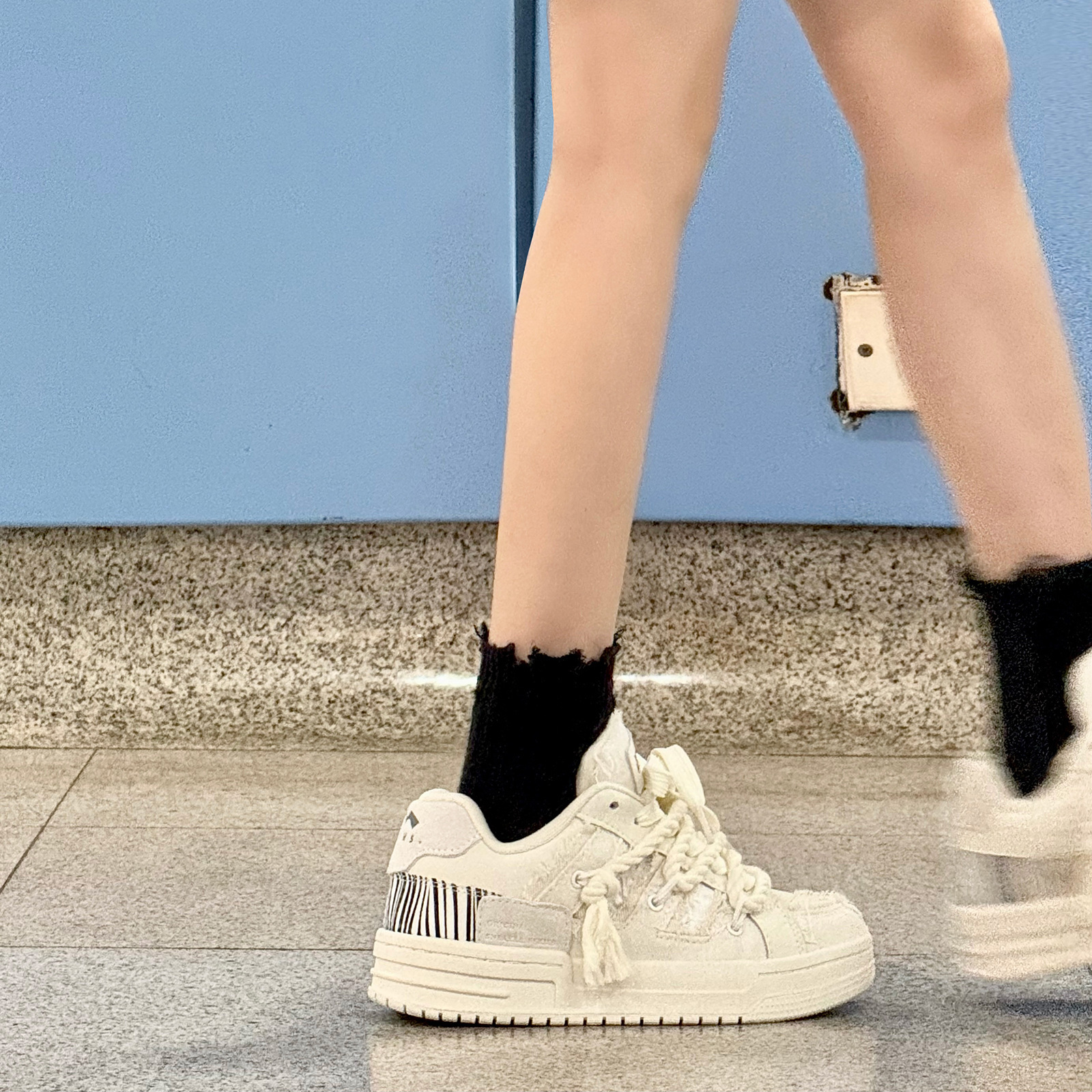 Baskets basses bread blanches tendance aesthetic chaussures casual_voghion.com