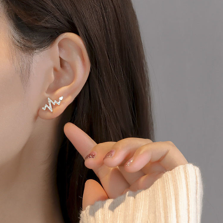 Korean Style Diamond Heartbeat Wave Shaped Stud Earrings display picture 6
