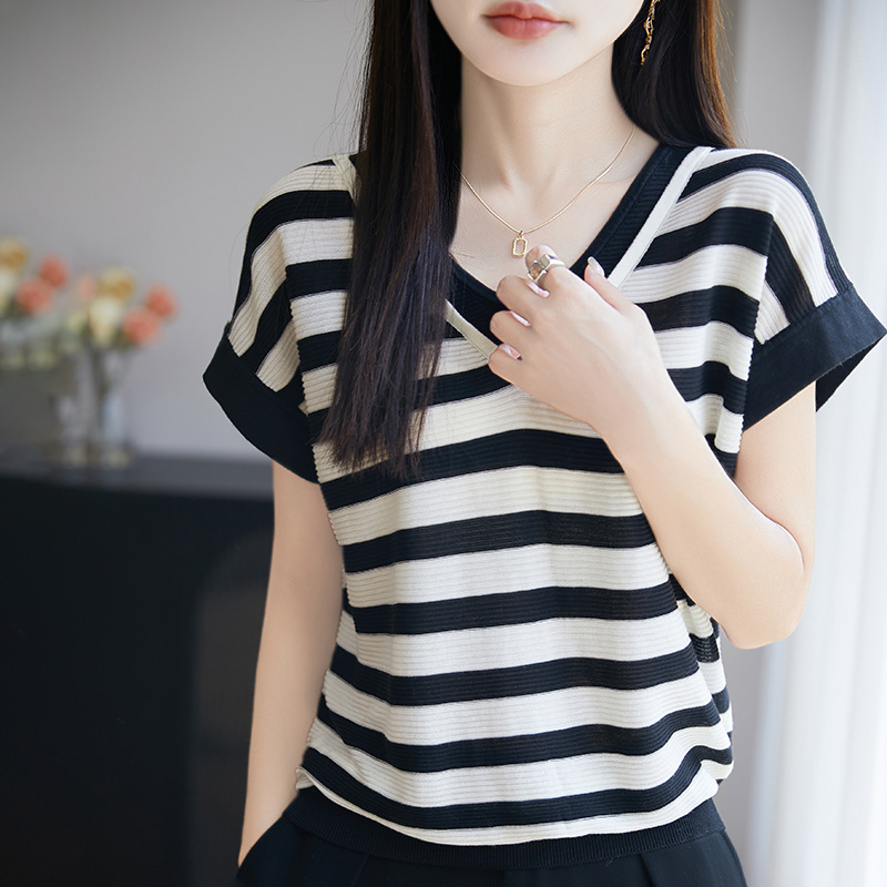 2026 Summer New Tencel Lyocell V-Neck Knit Short-Sleeve Women's Color-Block Loose Design Faux Two-Piece