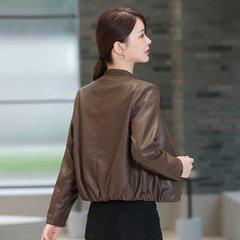 ゆったりしていて、やせている皮の女性のジャケットの短いコート2025春秋の新型の韓国版の小さい子供のカジュアルなPUの機関車の服