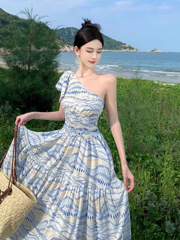 泰国旅游拍照斜肩连衣裙小众设计感气质收腰裙子三亚度假沙滩长裙|undefined