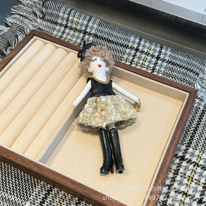 ファッショナブルな小さな香りの人形バッグペンダント女性の絶妙なかわいい人形バックパックペンダントハイエンド人形車のキーホルダー