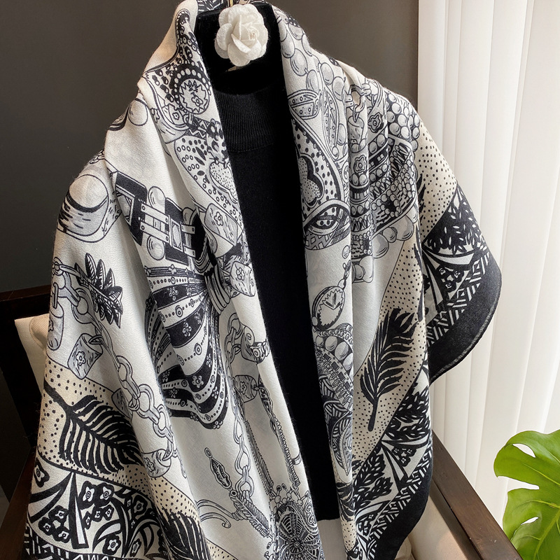 Comercio exterior transfronterizo cadena Totem algodón y lino sensación impresión grande bufanda cuadrada playa protector solar bufanda 135*135cm