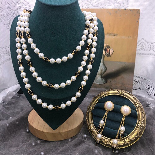 Hong Kong style autumn high-end design long glass pearl necklace sweeping shoulder horse colored oyster pearl tassel earrings set