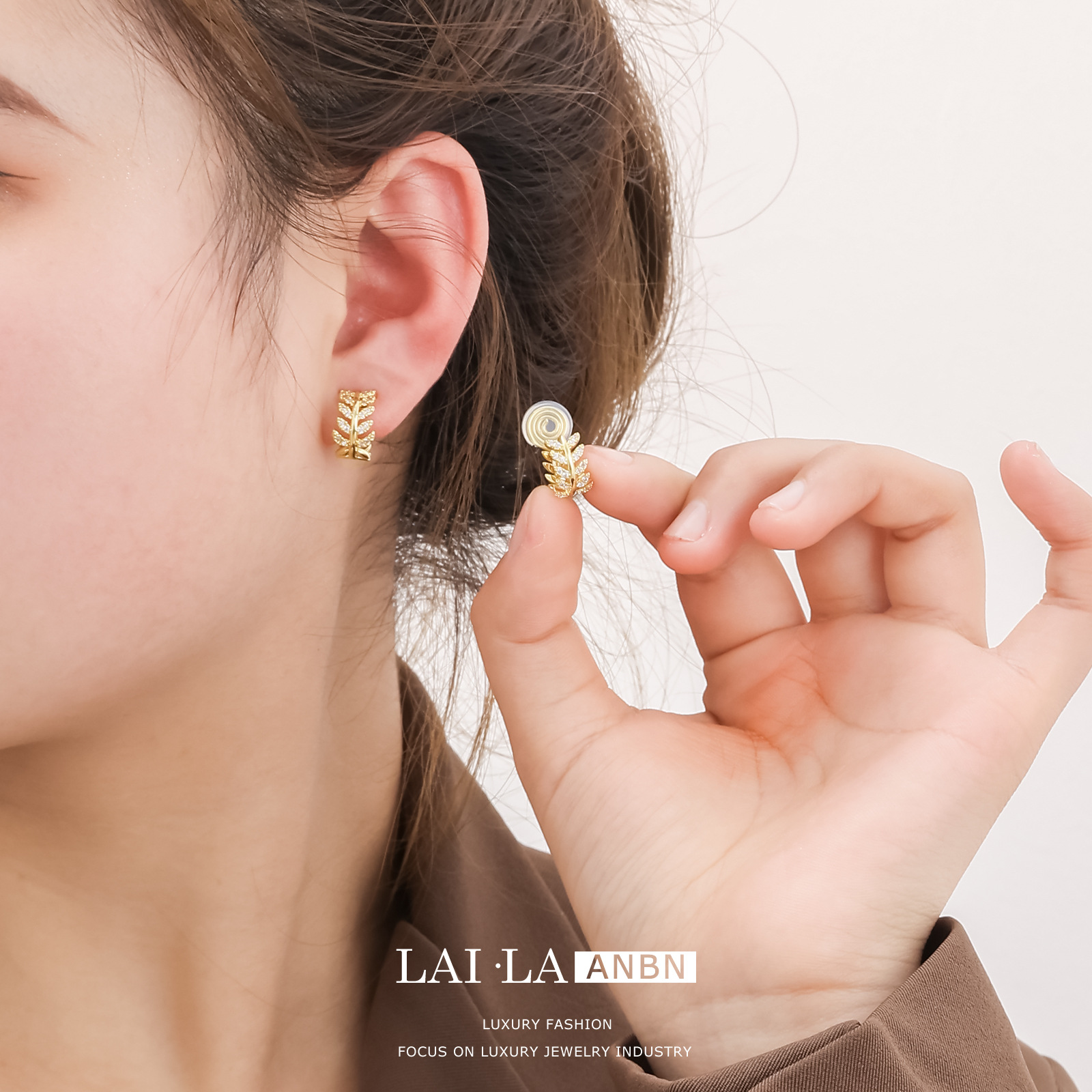 Francés de alto grado mosquito bobina clip de oreja sin dolor sin oreja hoja anillo de oreja temperamento luz clip de lujo pendientes de oreja al por mayor