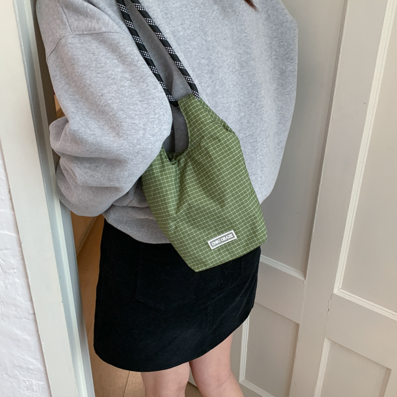 2025 Niche Single-Shoulder Bag for Women, Versatile Plaid Retro Handbag, Lazy Style, Large Capacity for Commuting, Tote Bag 2025 Niche Single-Shoulder Bag for Women, Versatile Plaid Retro Handbag, Lazy Style, Large Capacity for Commuting, Tote Bag